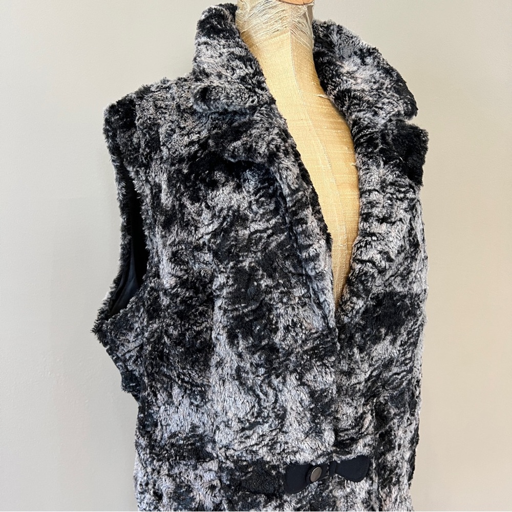 Laura Ashley Plush‎ Faux Fur Bow Front vest Sz L Black Gray SUPER SOFT